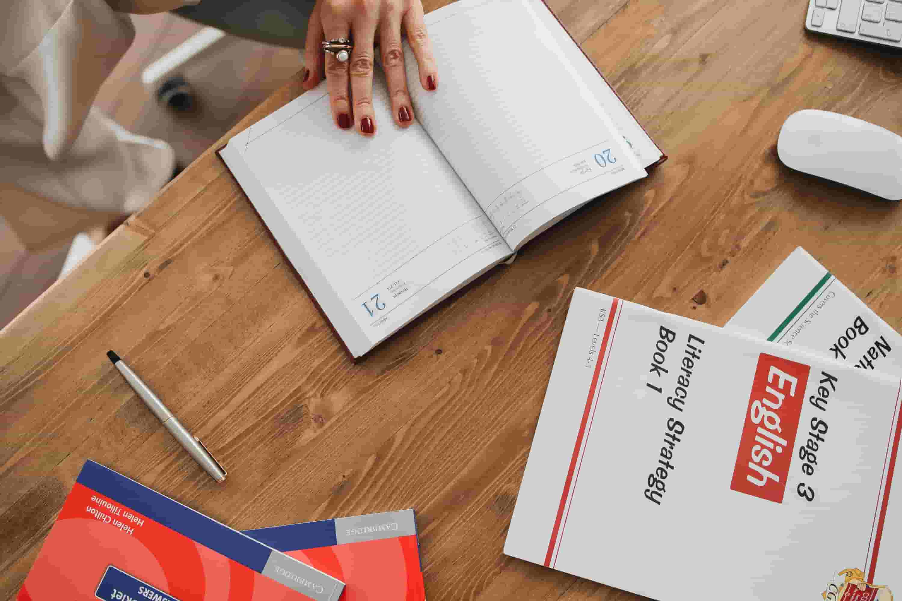 Learning Spanish phrase chunks and everyday expressions