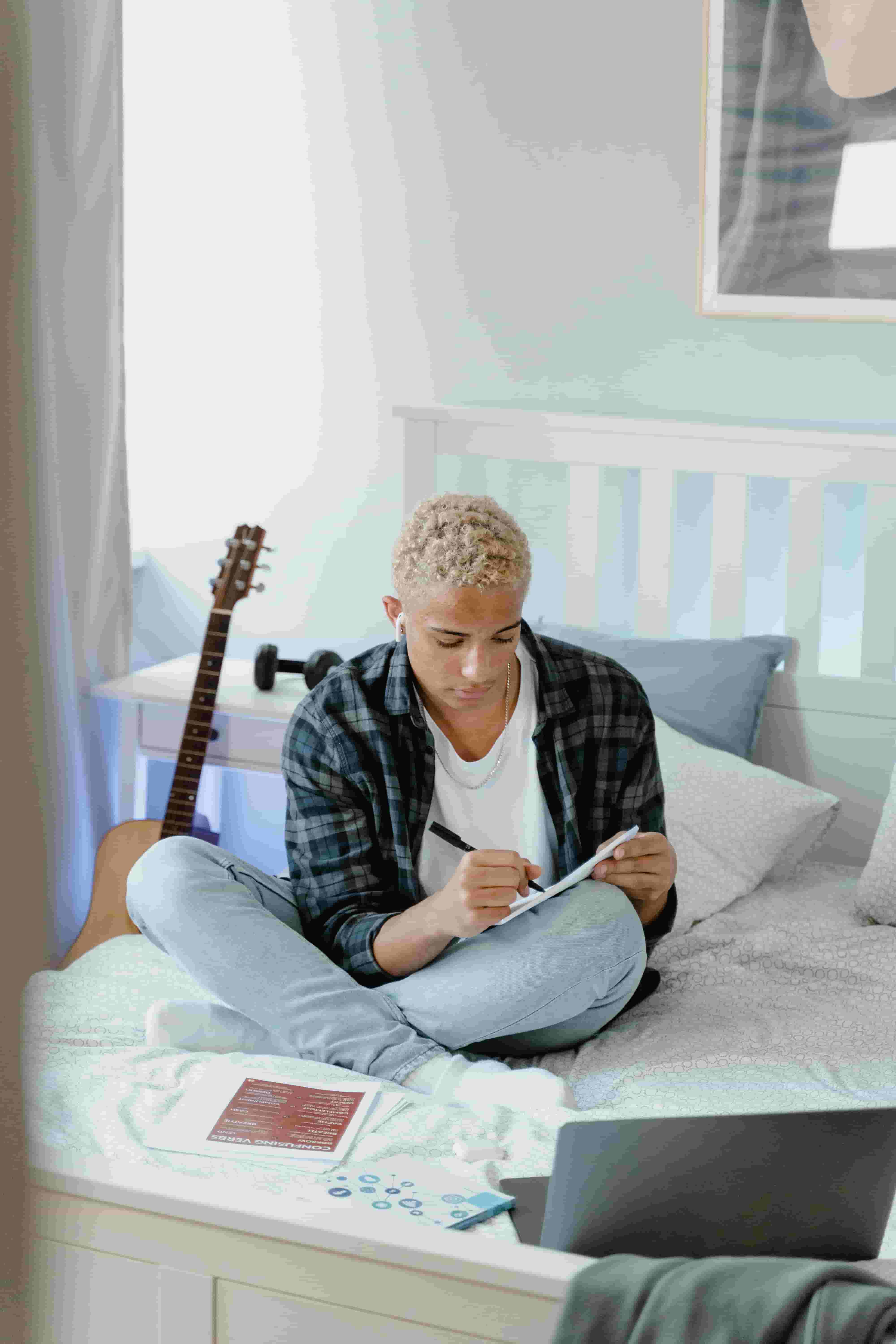 Student reviewing vocabulary flashcards before going to sleep
