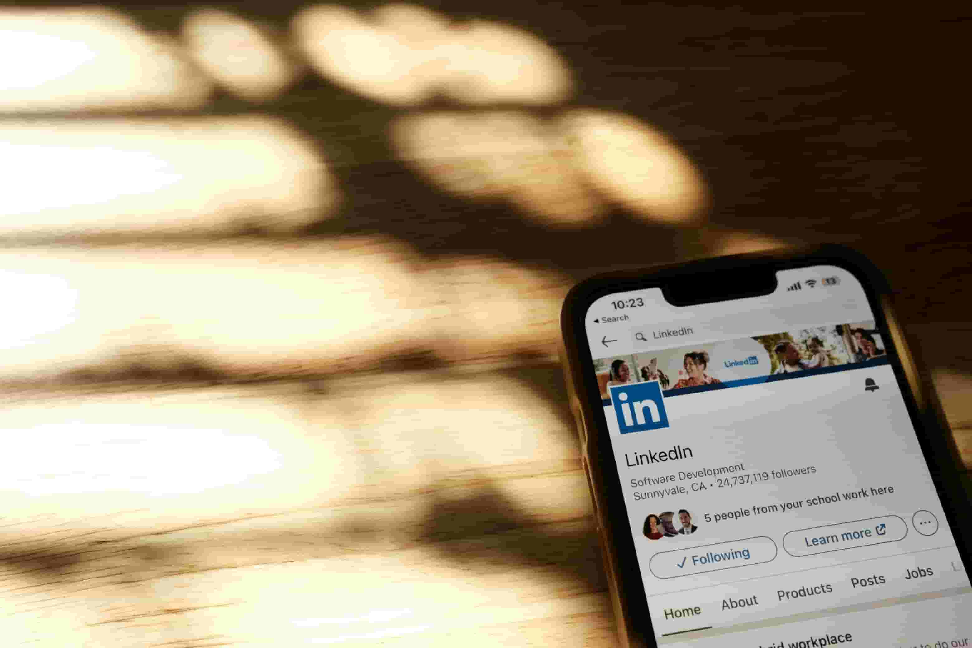 Professional networking across cultures on LinkedIn